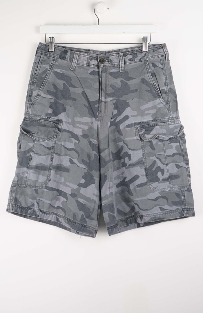 VINTAGE CAMO CARGO SHORTS W32