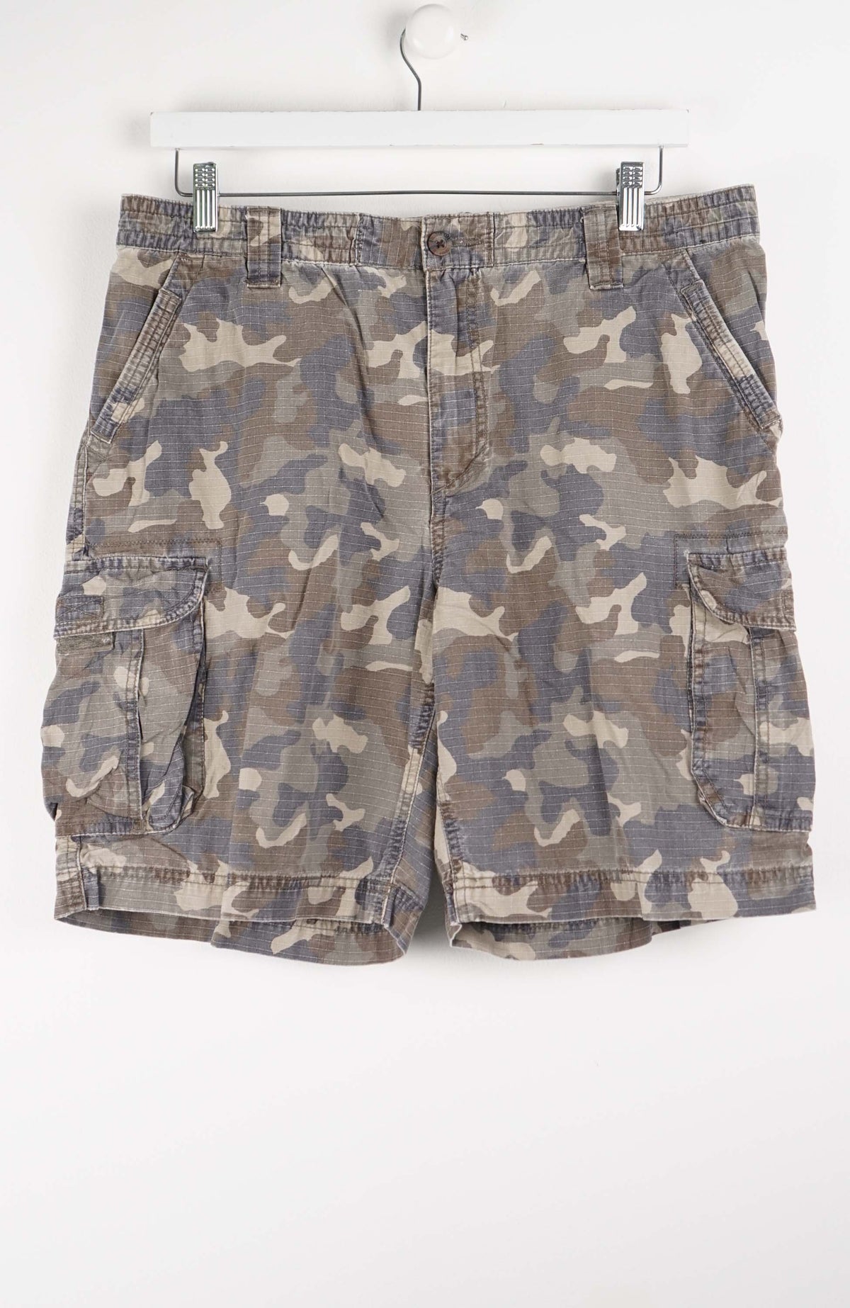 VINTAGE CAMO CARGO SHORTS W34