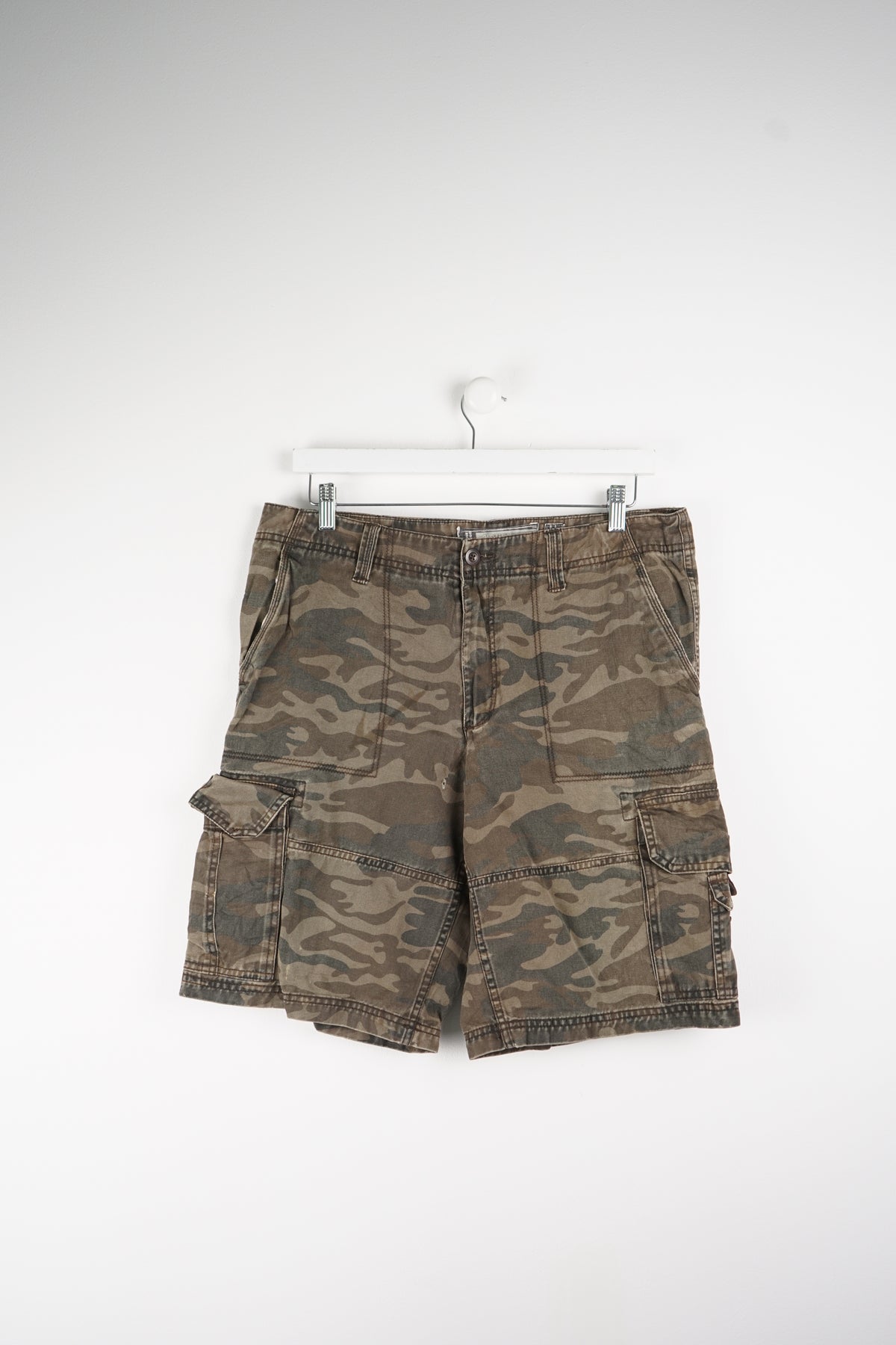 VINTAGE CAMO CARGO SHORTS W34
