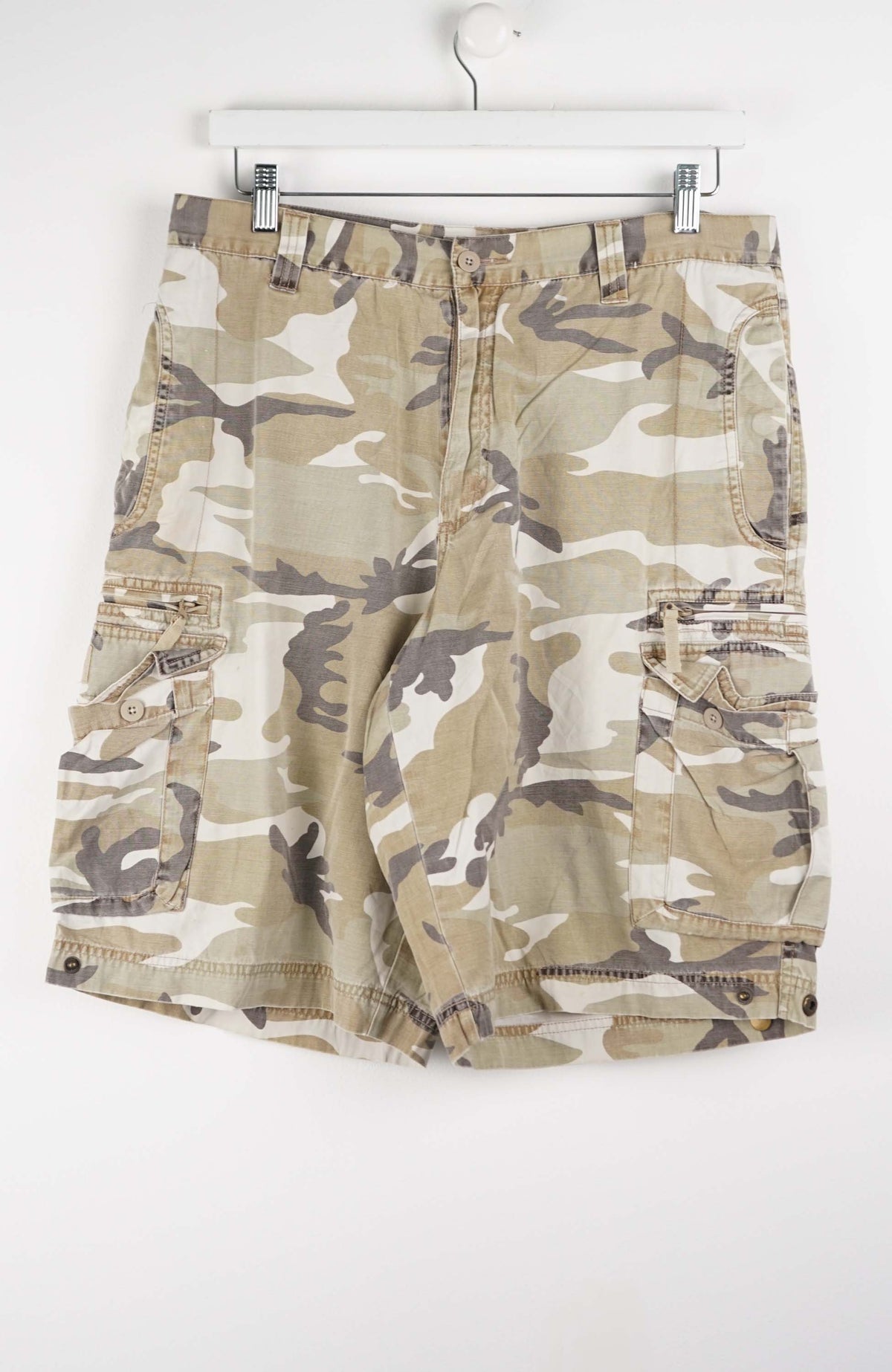 VINTAGE CAMO CARGO SHORTS W34