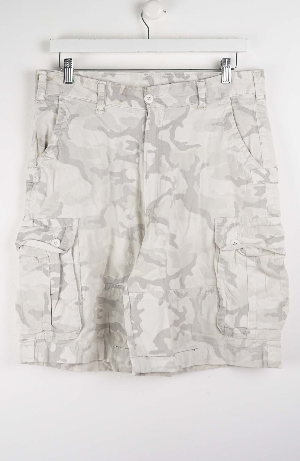 VINTAGE CAMO CARGO SHORTS W34