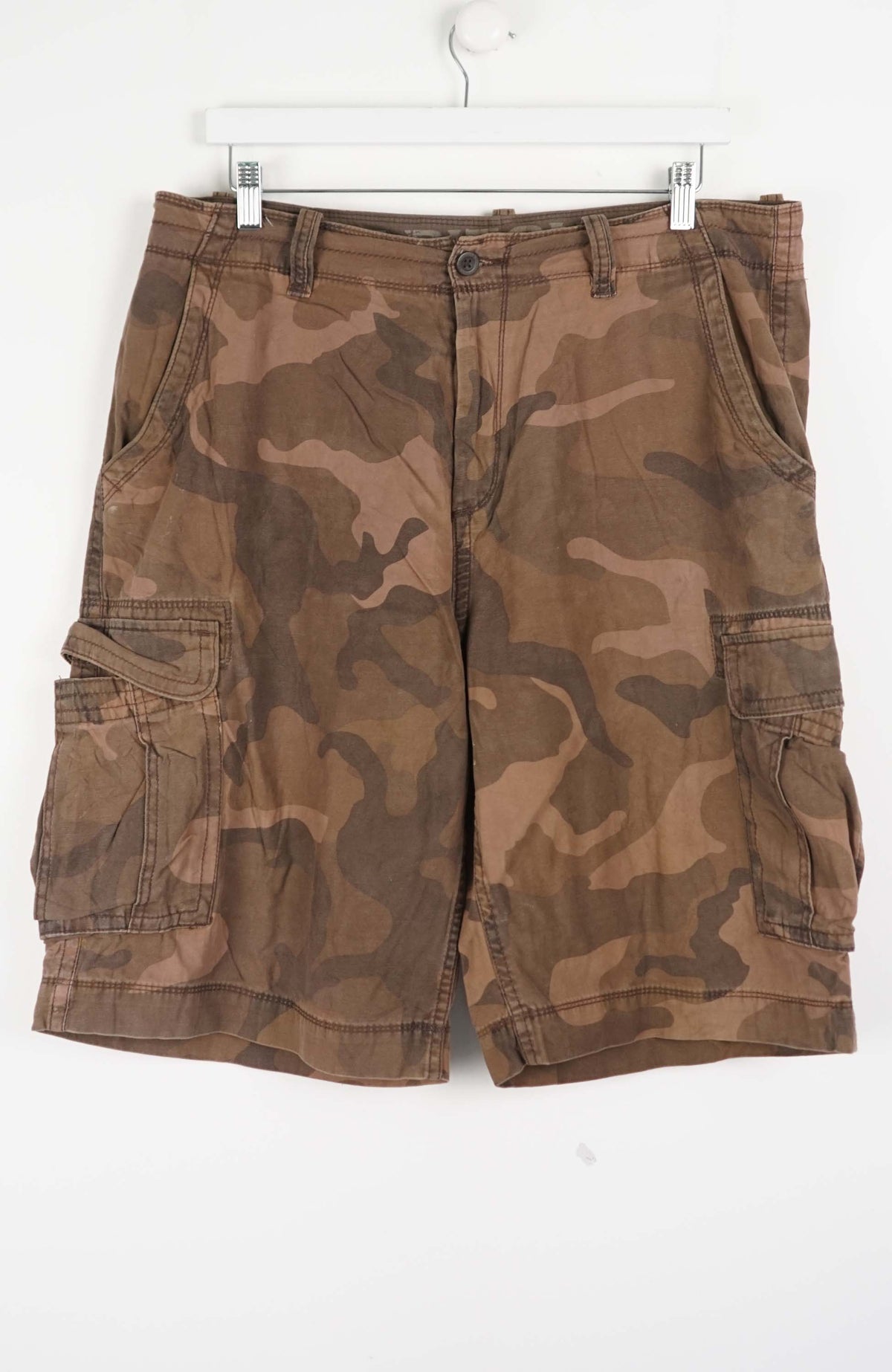 VINTAGE CAMO CARGO SHORTS W36
