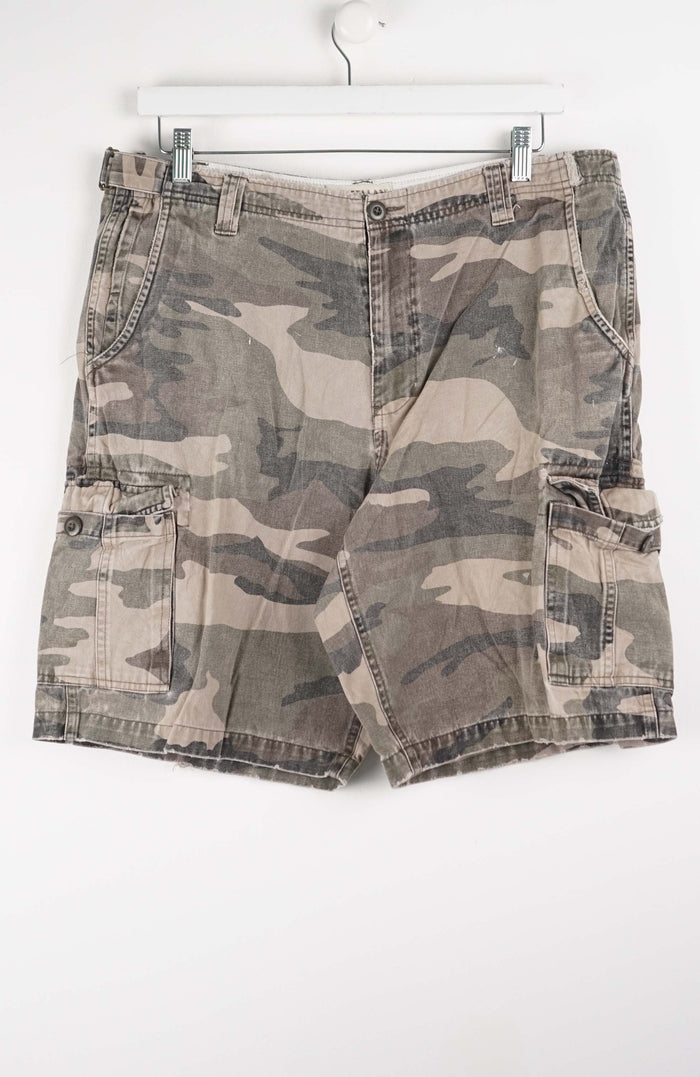 VINTAGE CAMO CARGO SHORTS W36