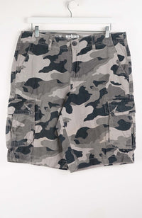 VINTAGE CAMO CARGO SHORTS W36