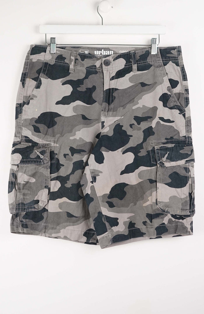 VINTAGE CAMO CARGO SHORTS W36