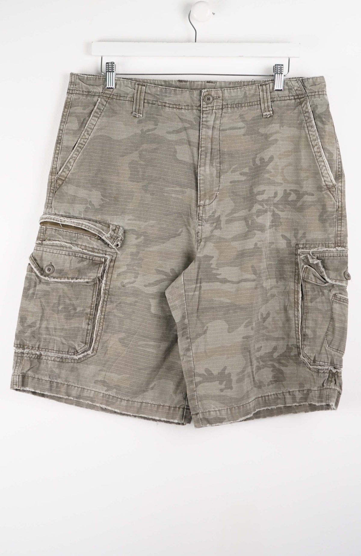 VINTAGE CAMO CARGO SHORTS W36