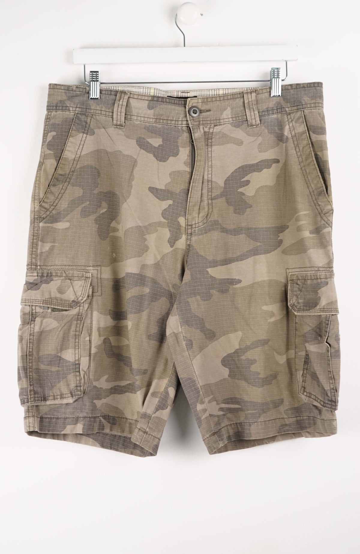 VINTAGE CAMO CARGO SHORTS W36