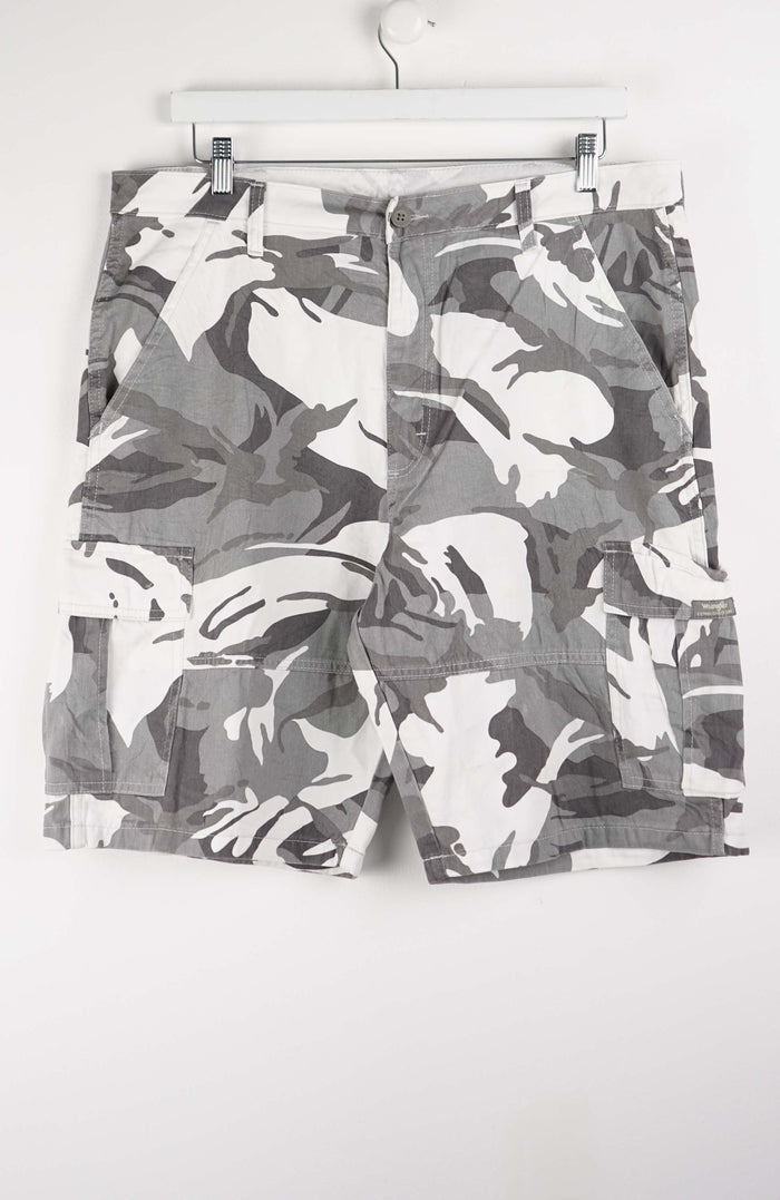 VINTAGE CAMO CARGO SHORTS W36