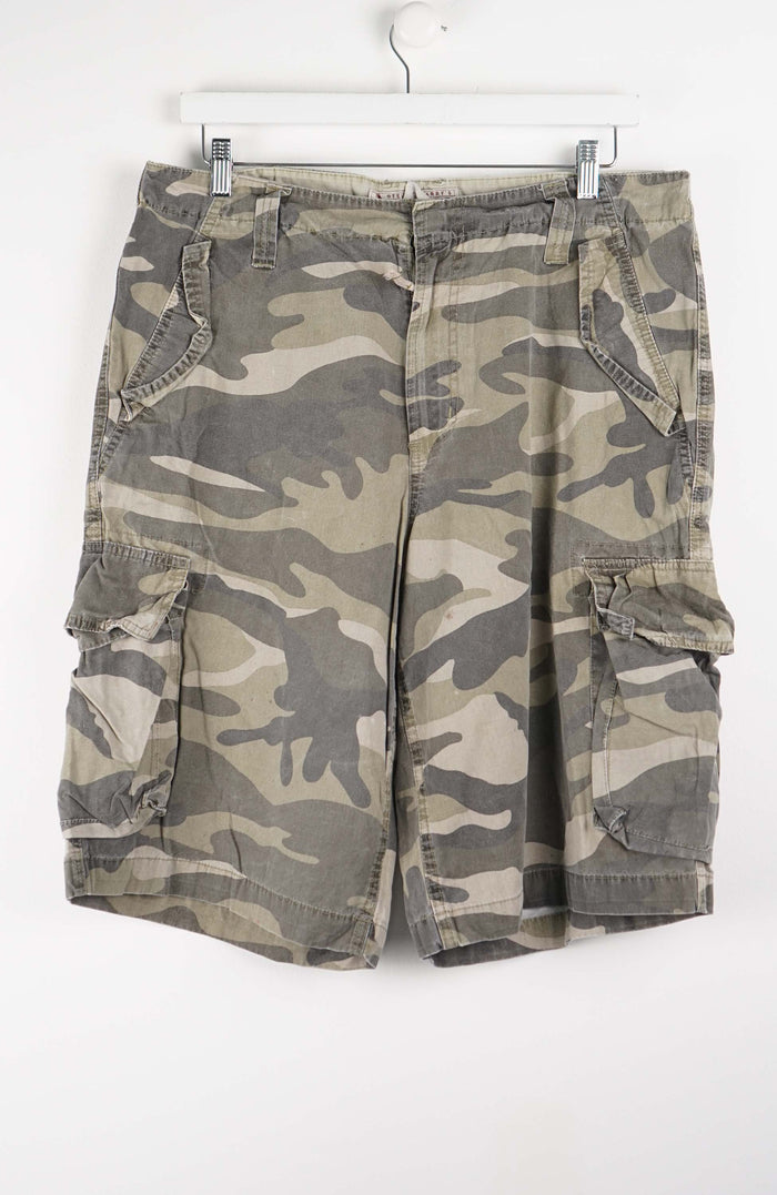 VINTAGE CAMO CARGO SHORTS W36