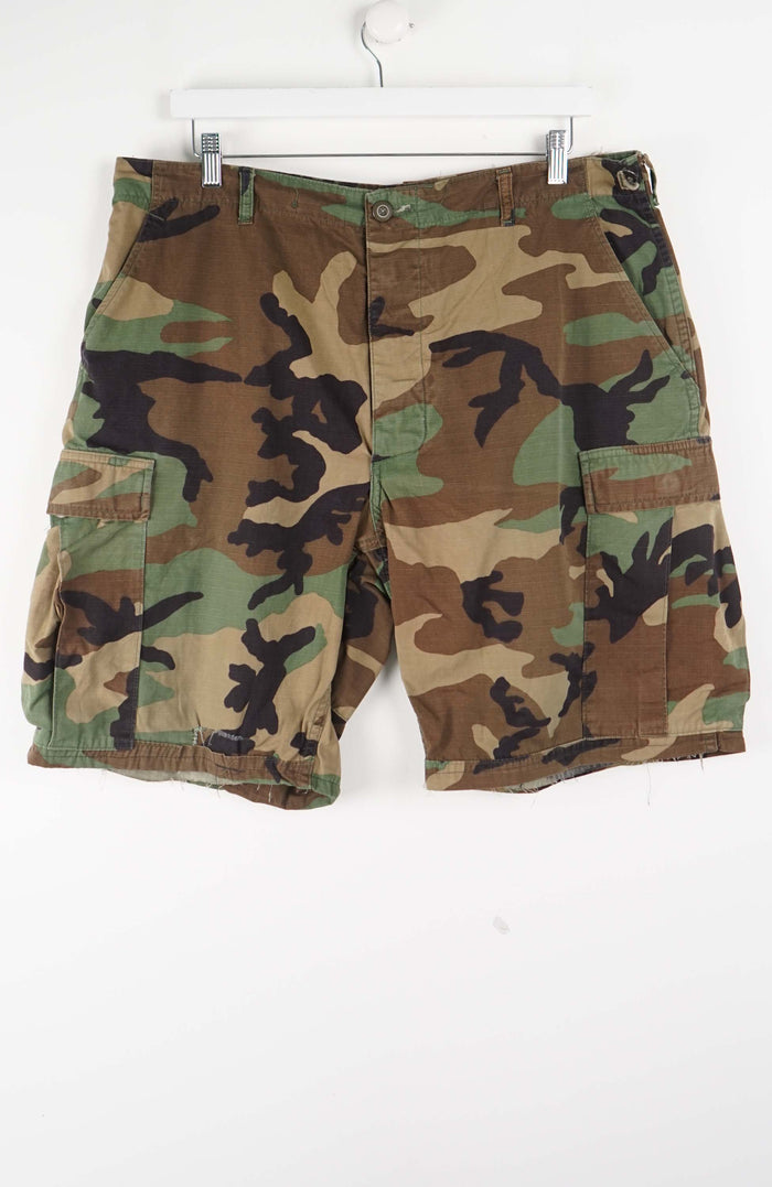 VINTAGE CAMO CARGO SHORTS W38