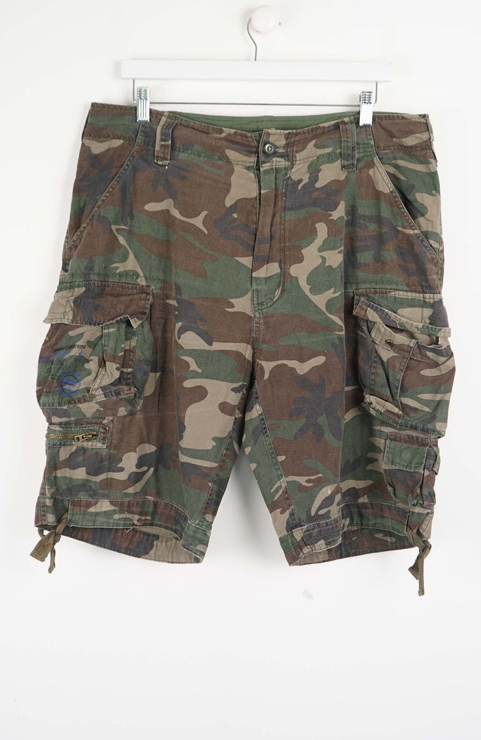 VINTAGE CAMO CARGO SHORTS W38