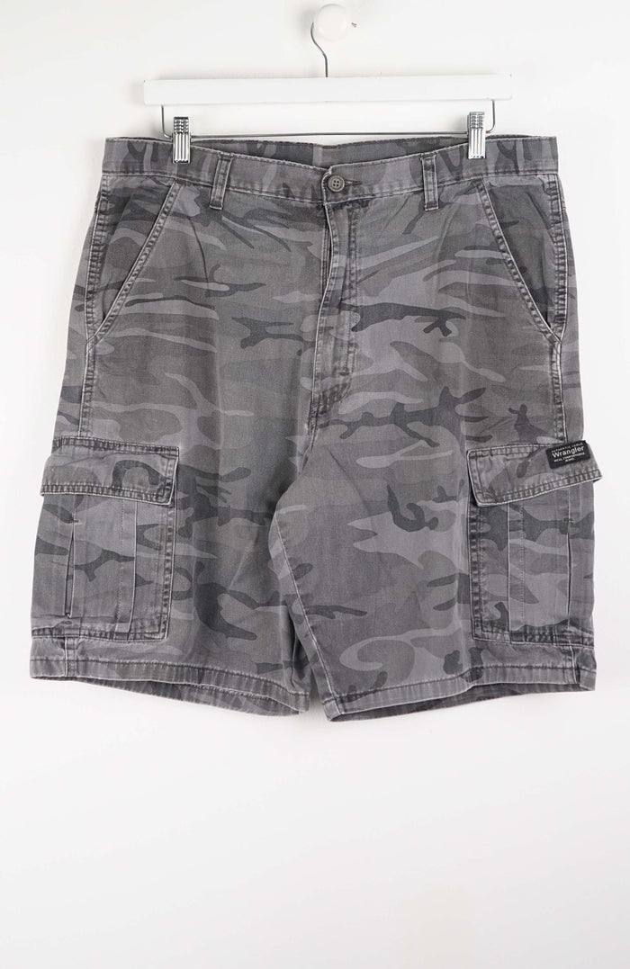VINTAGE CAMO CARGO SHORTS W38