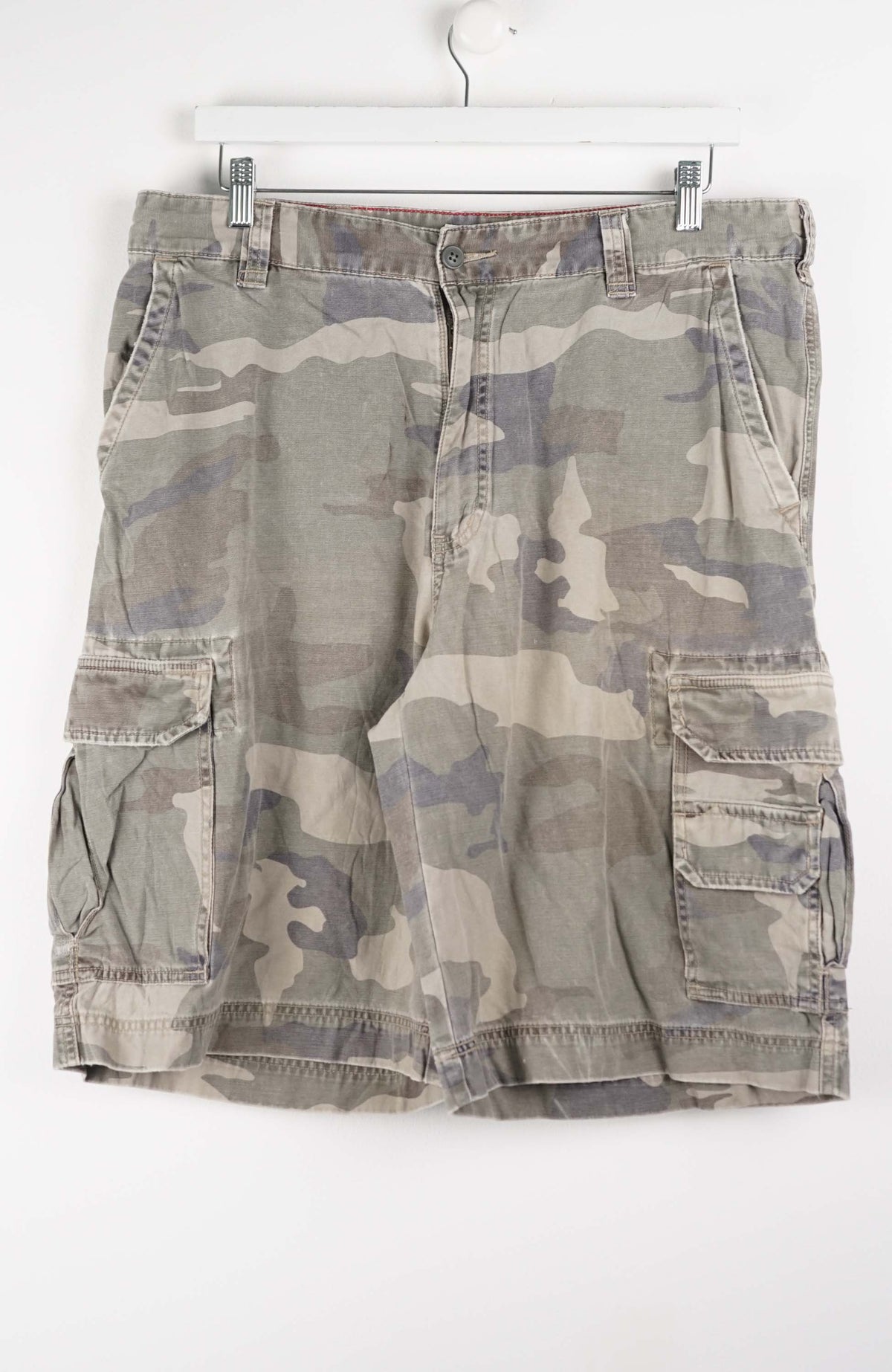 VINTAGE CAMO CARGO SHORTS W38