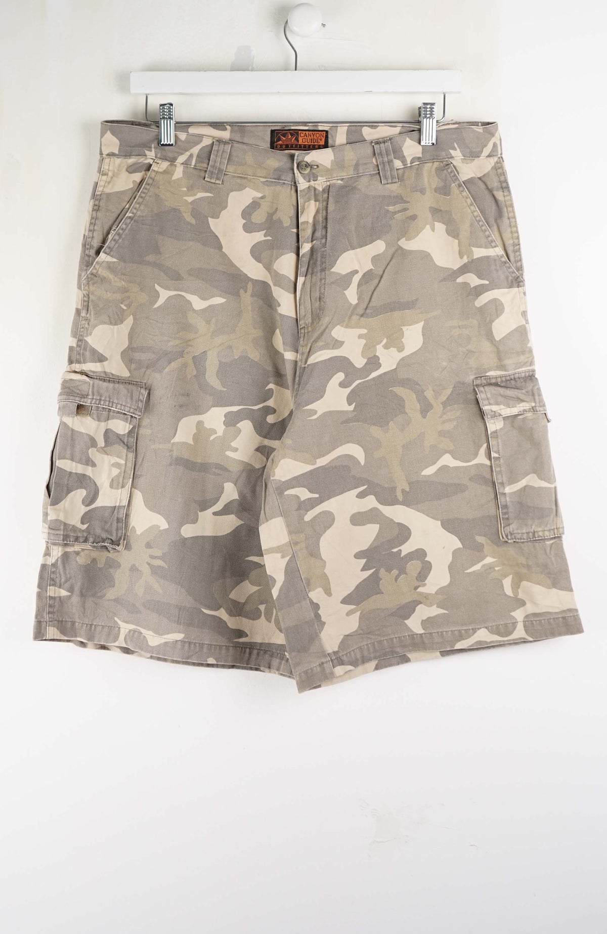 VINTAGE CAMO CARGO SHORTS W36