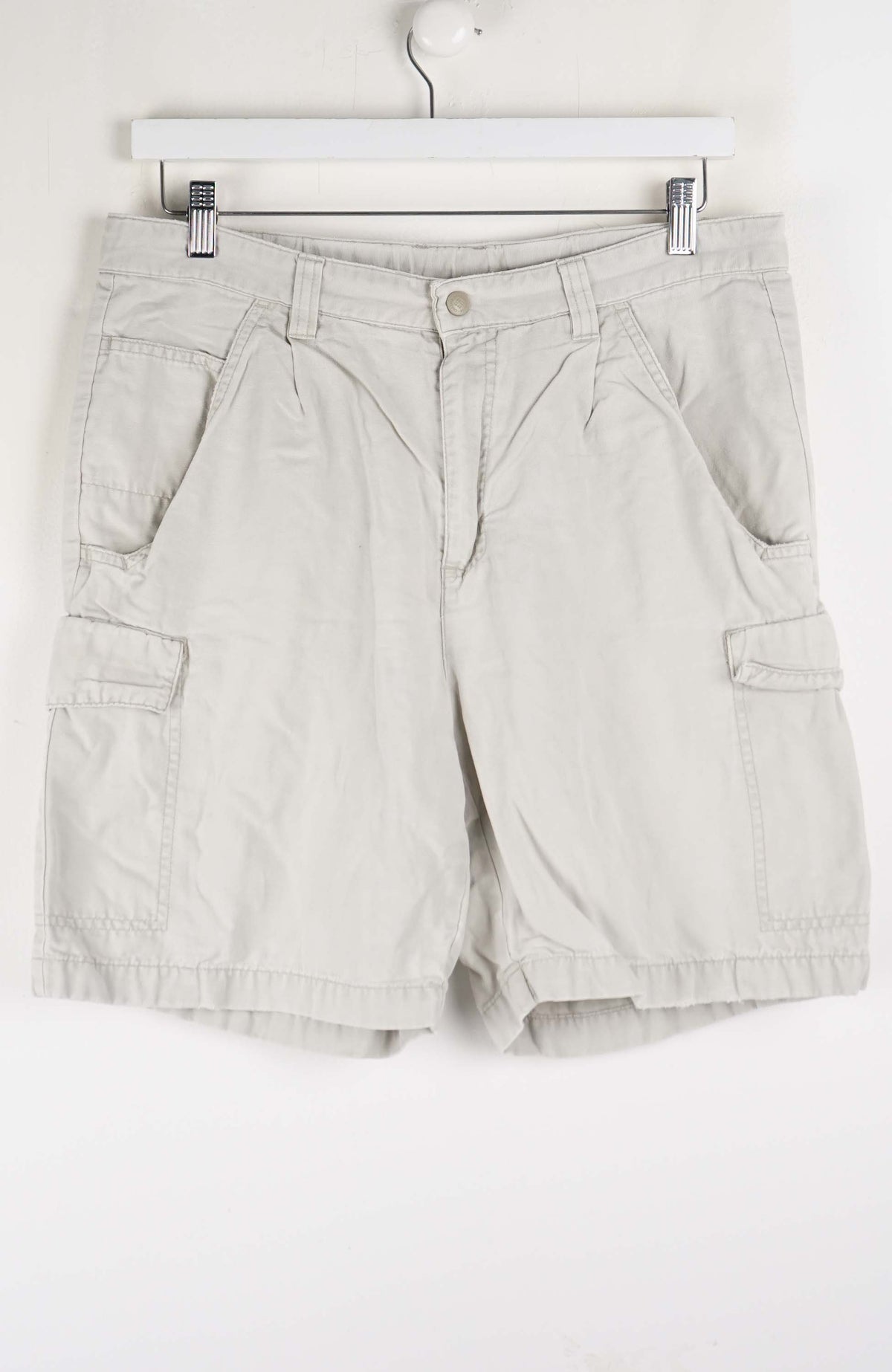VINTAGE COLUMBIA CARGO SHORTS W33
