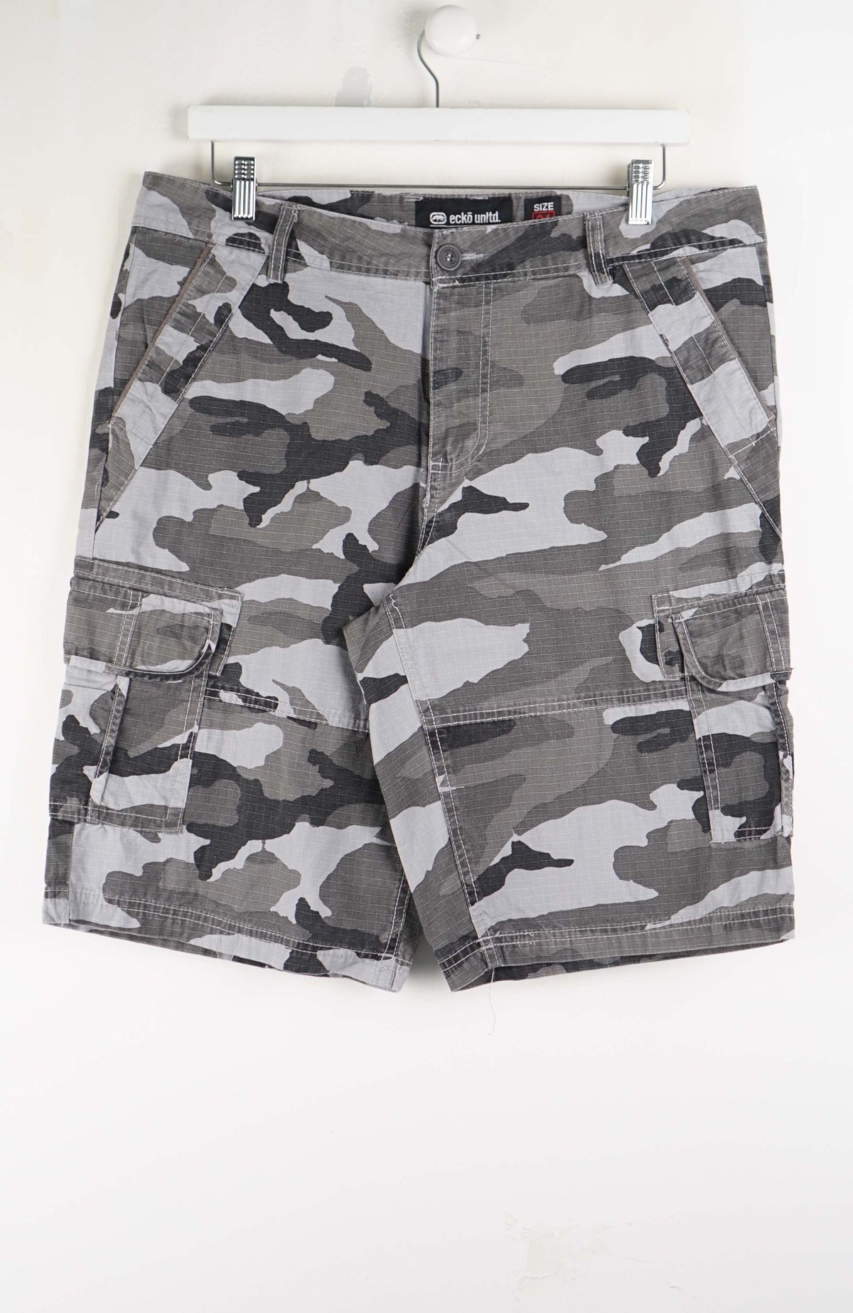 VINTAGE ECKO UNLTD CAMO CARGO SHORTS W36