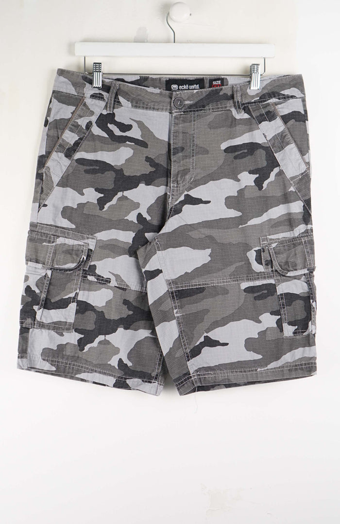 VINTAGE ECKO UNLTD CAMO CARGO SHORTS W36