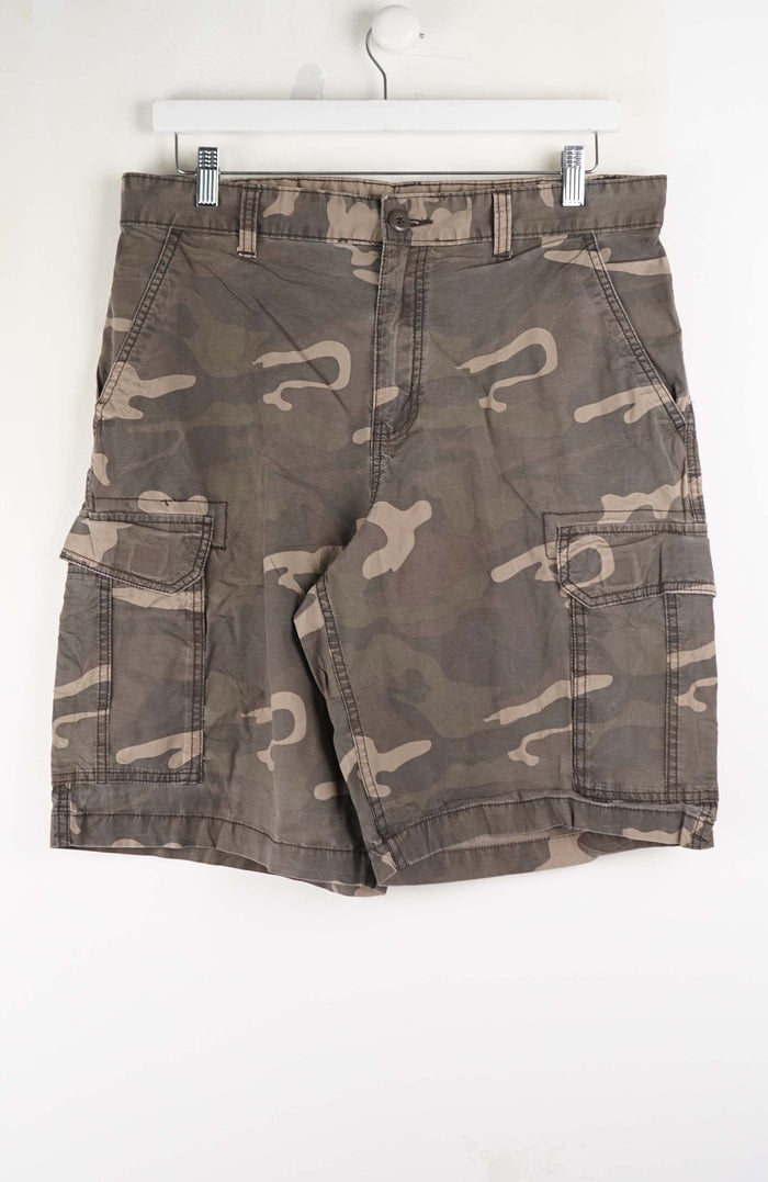 VINTAGE CAMO CARGO SHORTS W34
