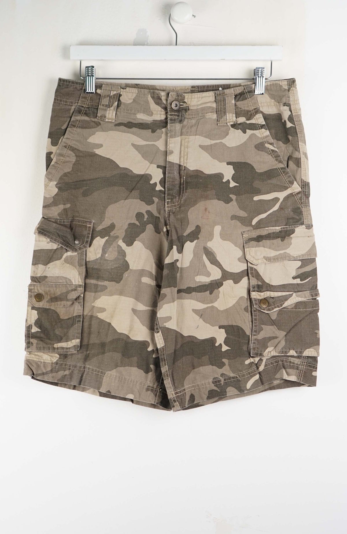 VINTAGE CAMO CARGO SHORTS W32