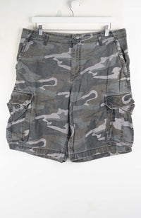 VINTAGE CAMO CARGO SHORTS W36