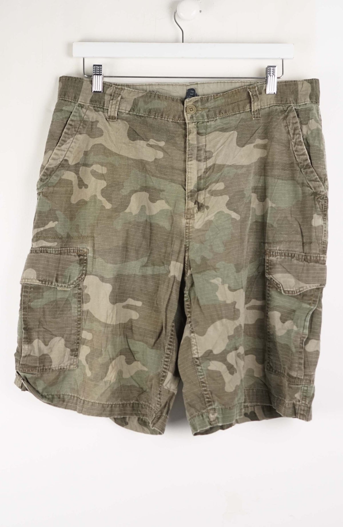 VINTAGE CAMO CARGO SHORTS W34
