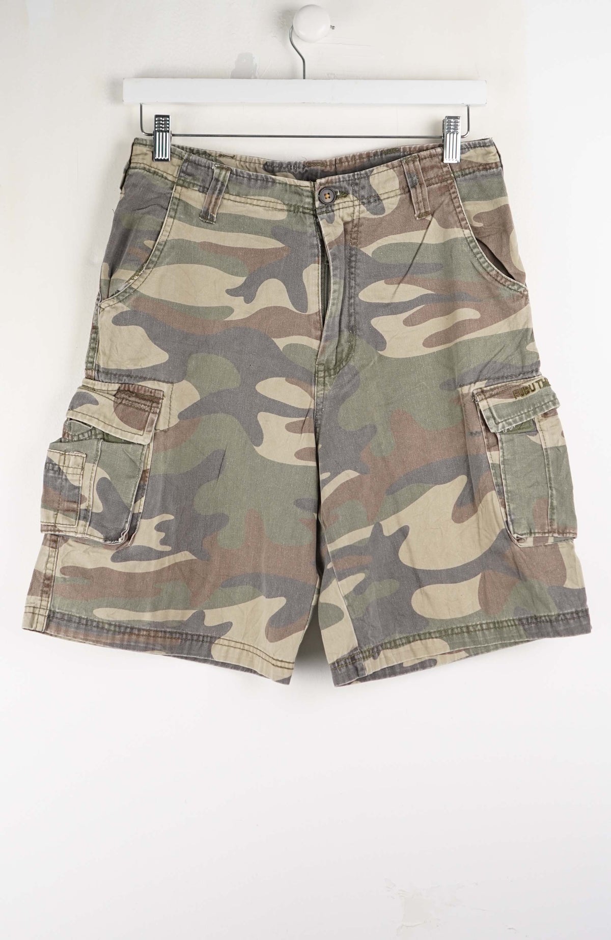 VINTAGE FUBU CAMO CARGO SHORTS W29