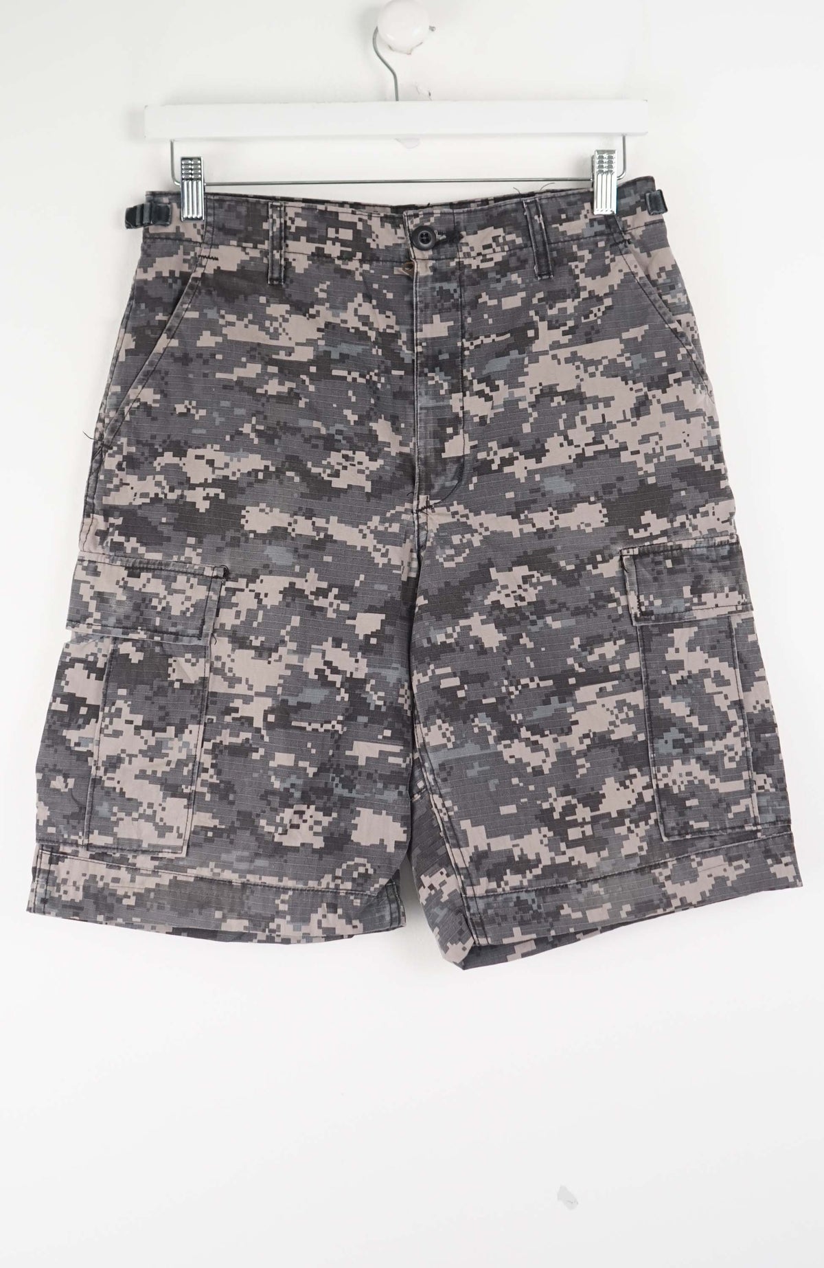 VINTAGE CAMO CARGO SHORTS W30