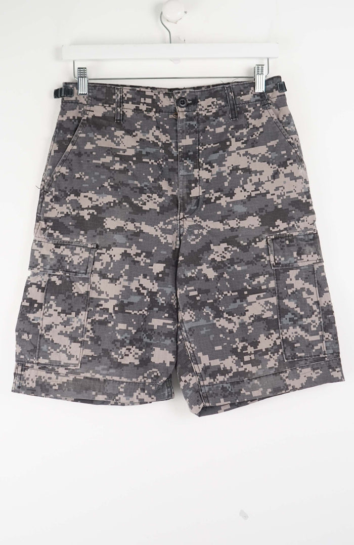 VINTAGE CAMO CARGO SHORTS W30
