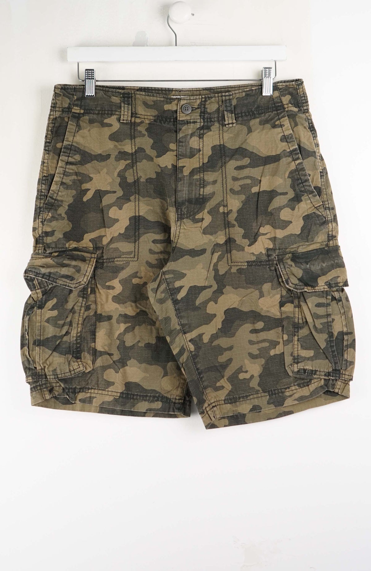 VINTAGE CAMO CARGO SHORTS W31