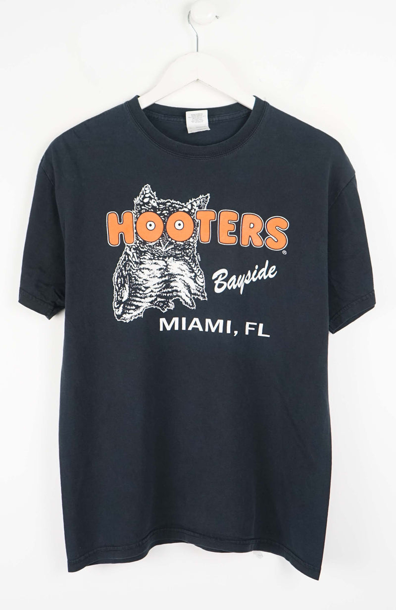 VINTAGE HOOTERS MIAMI T-SHIRT (S)
