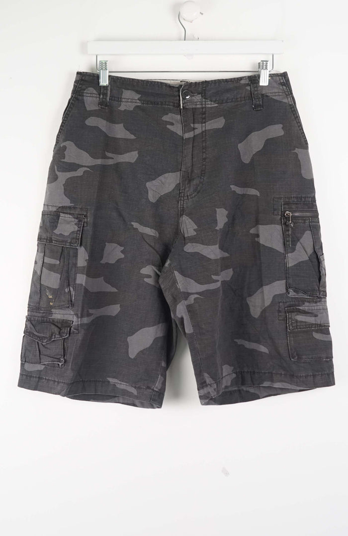 VINTAGE CAMO CARGO SHORTS W32