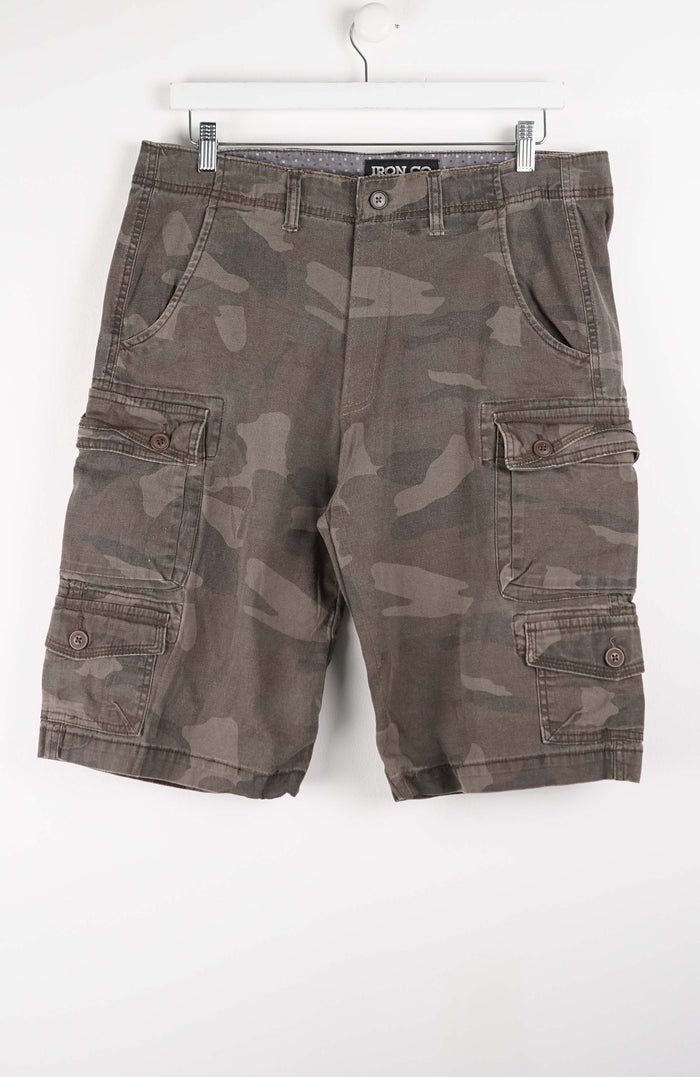 VINTAGE CAMO CARGO SHORTS W34