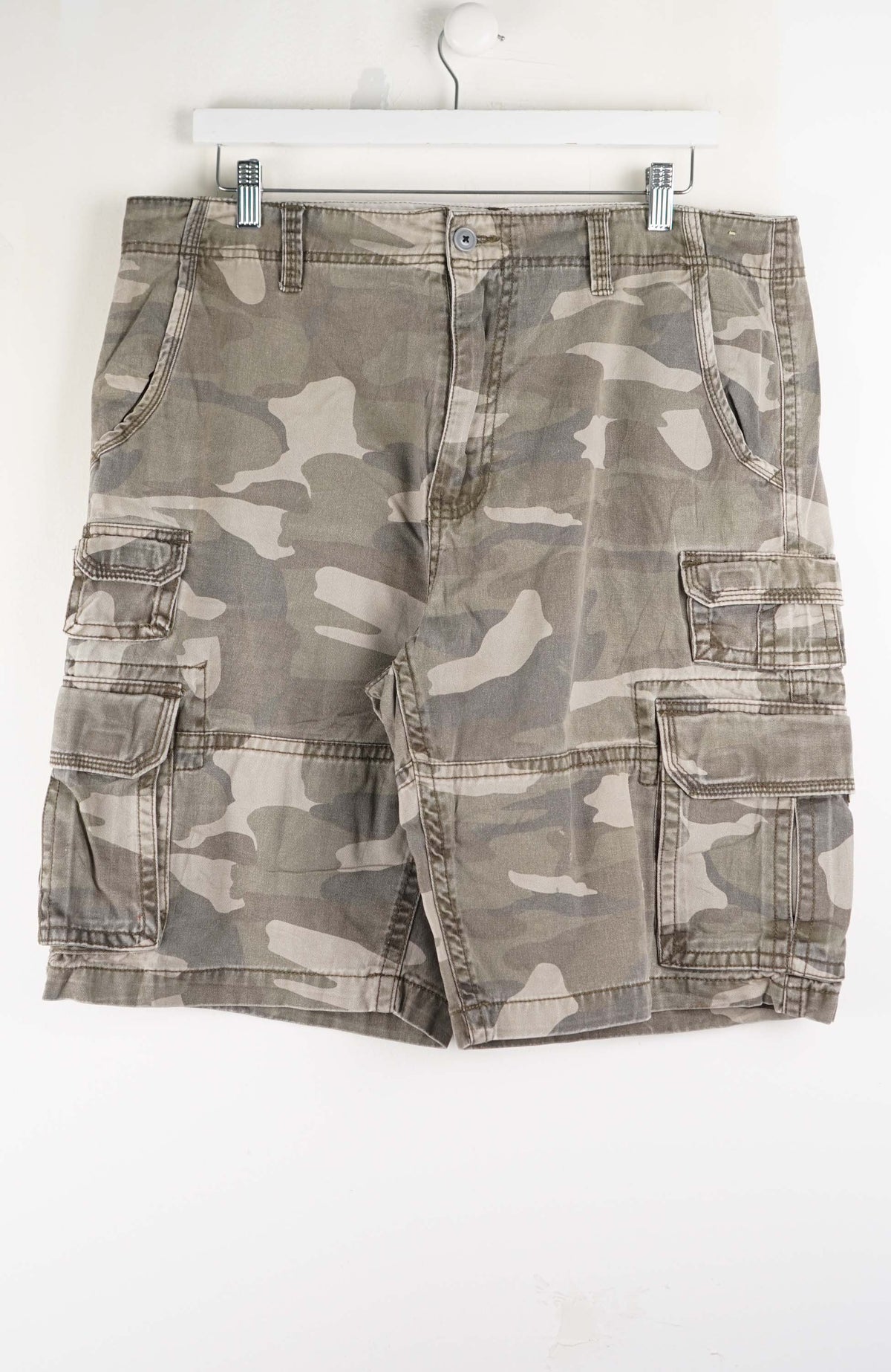 VINTAGE CAMO CARGO SHORTS W38