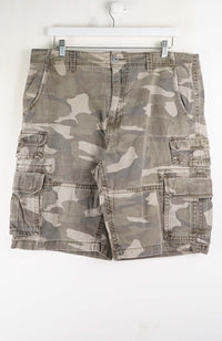 VINTAGE CAMO CARGO SHORTS W38