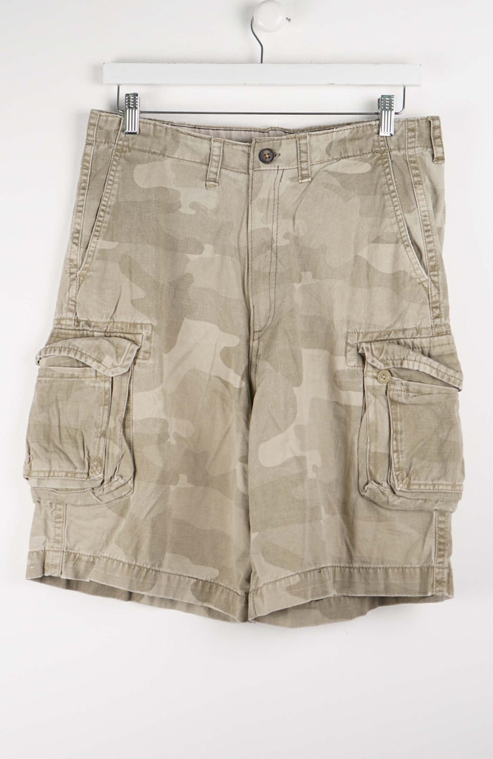 VINTAGE CAMO CARGO SHORTS W32