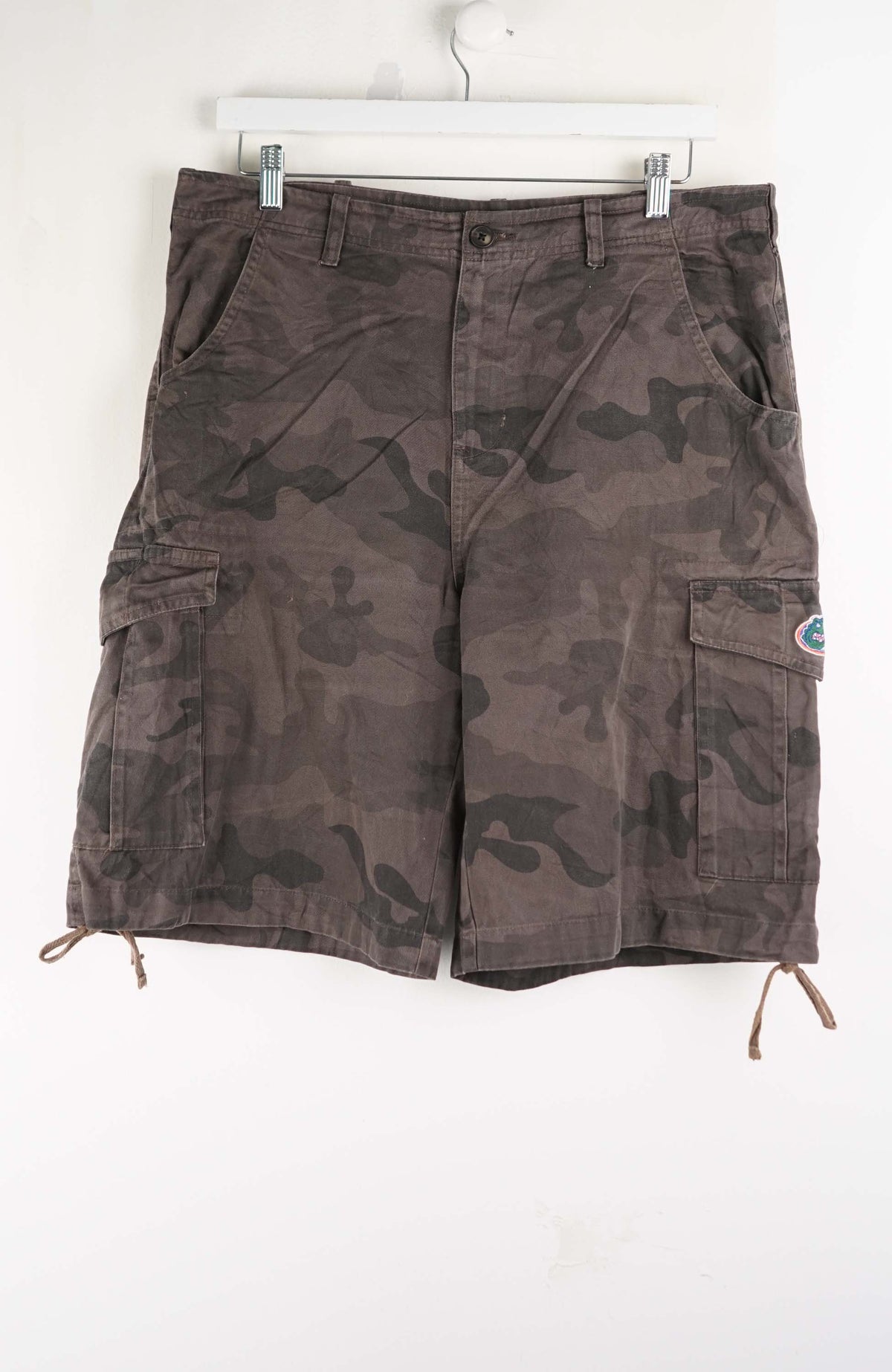 VINTAGE CAMO CARGO SHORTS W35