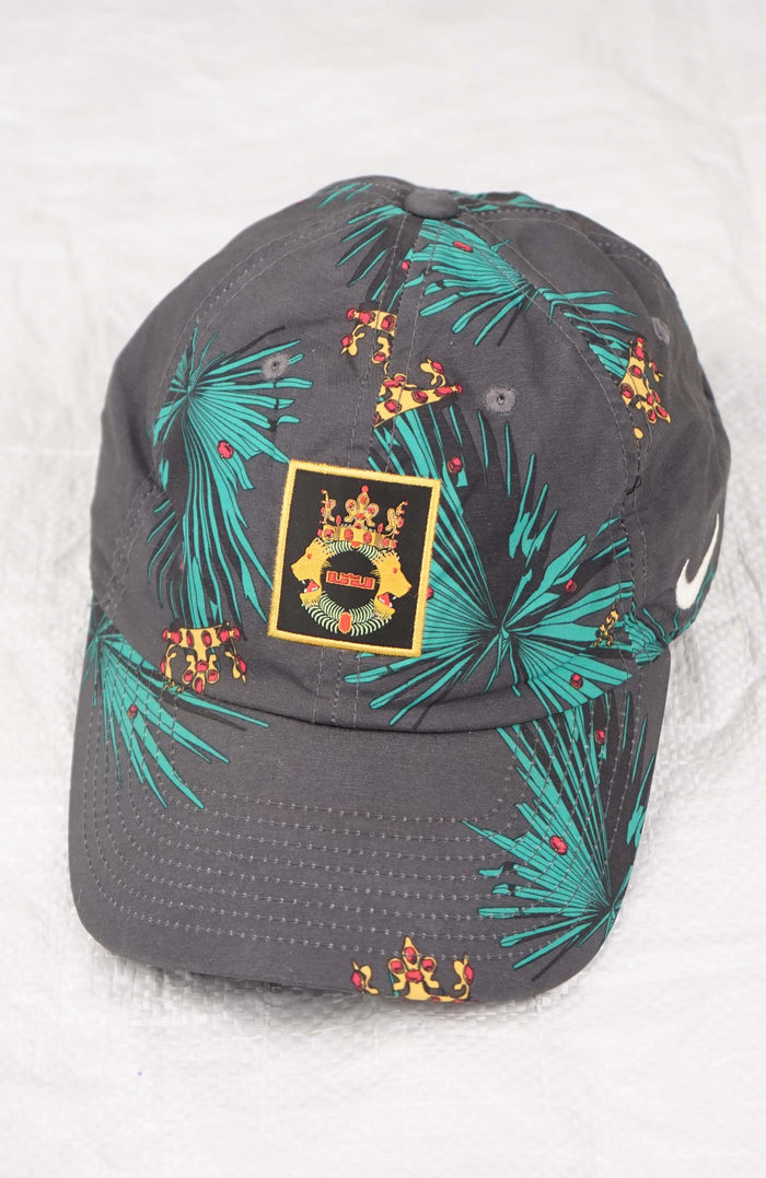 VINTAGE NIKE GOLF HAT
