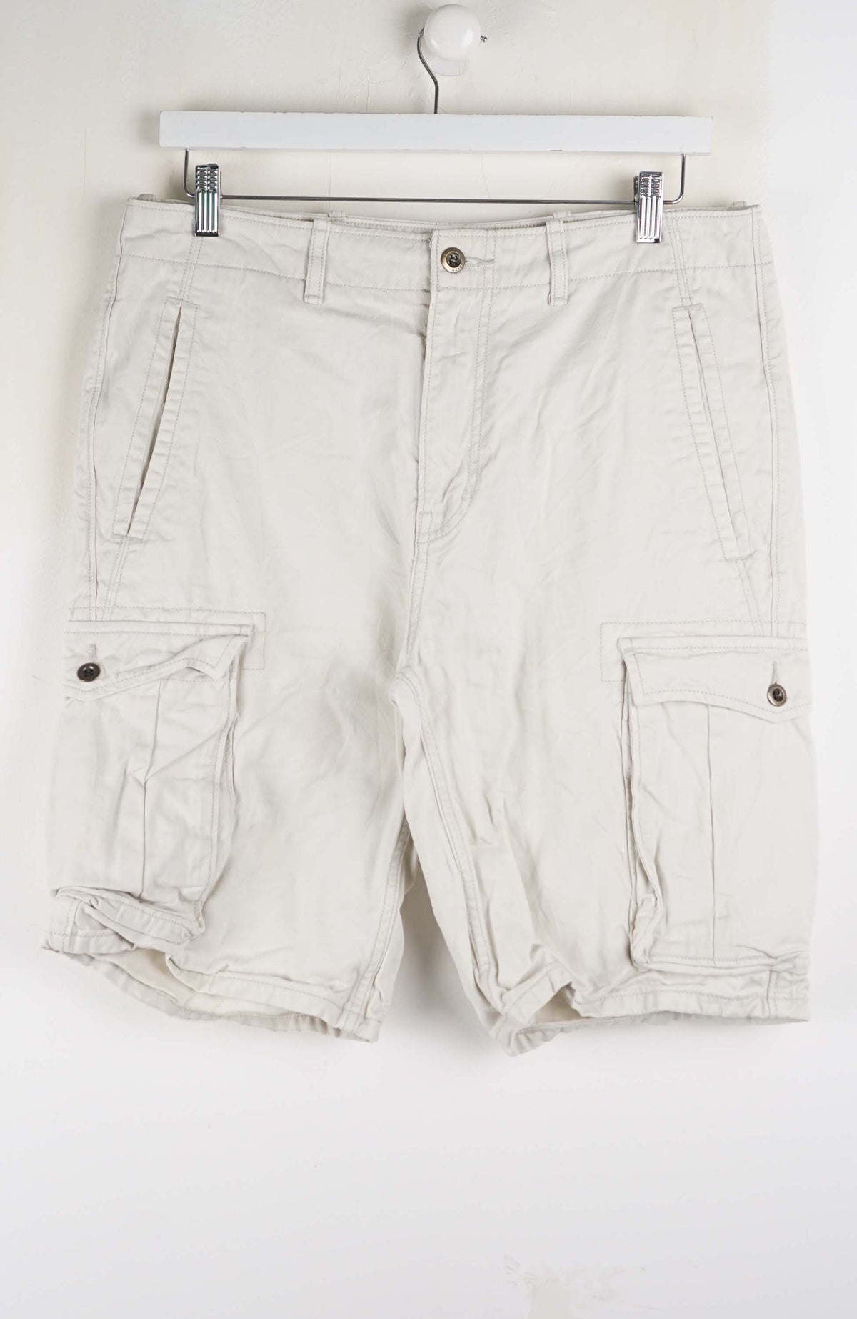 VINTAGE LEVIS CARGO SHORTS W34