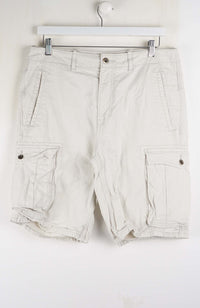 VINTAGE LEVIS CARGO SHORTS W34