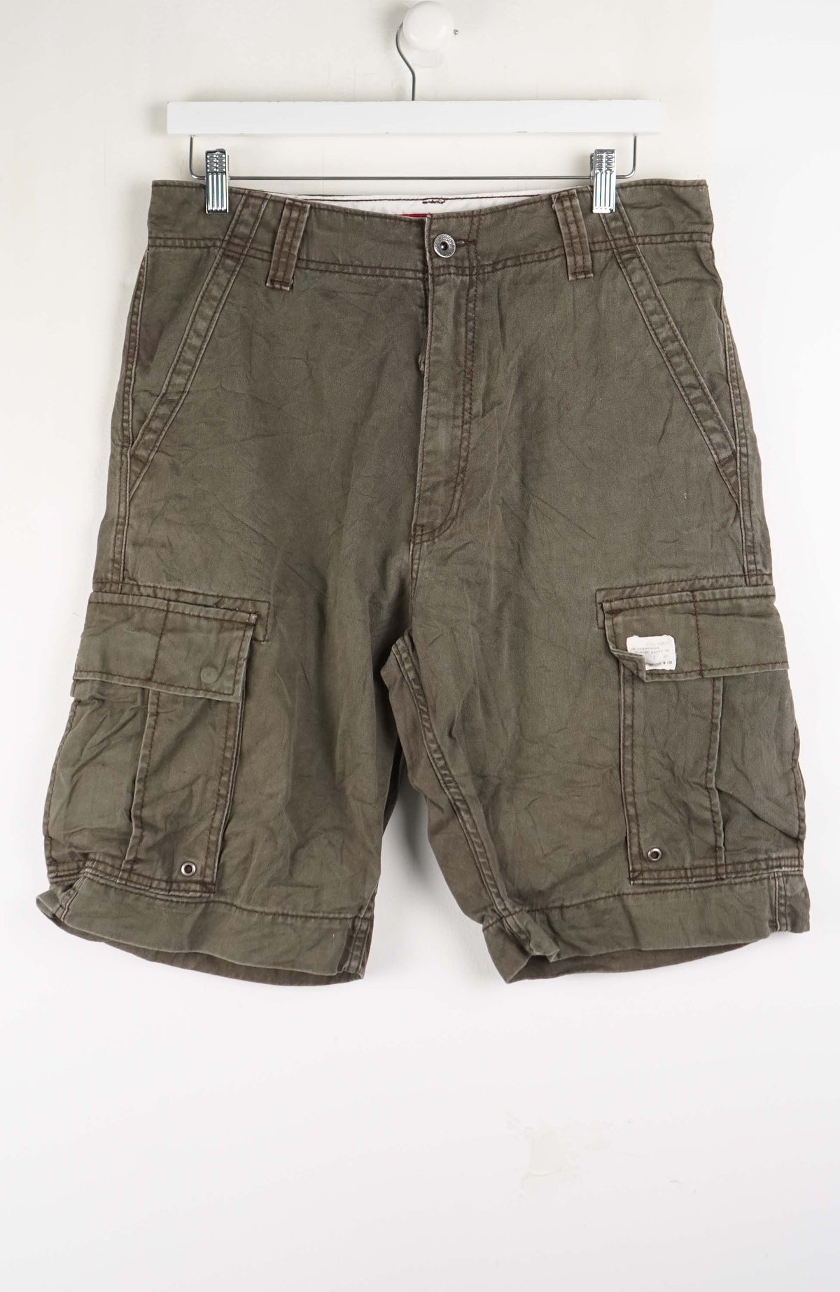 VINTAGE LEVI'S CARGO SHORTS W33
