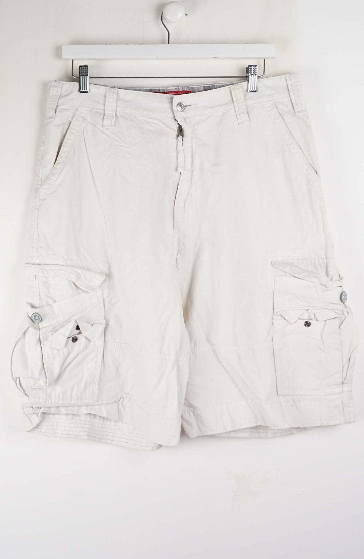 VINTAGE LEVI'S CARGO SHORTS W34