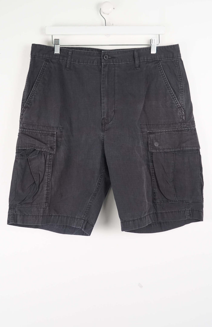 VINTAGE LEVI'S CARGO SHORTS W36