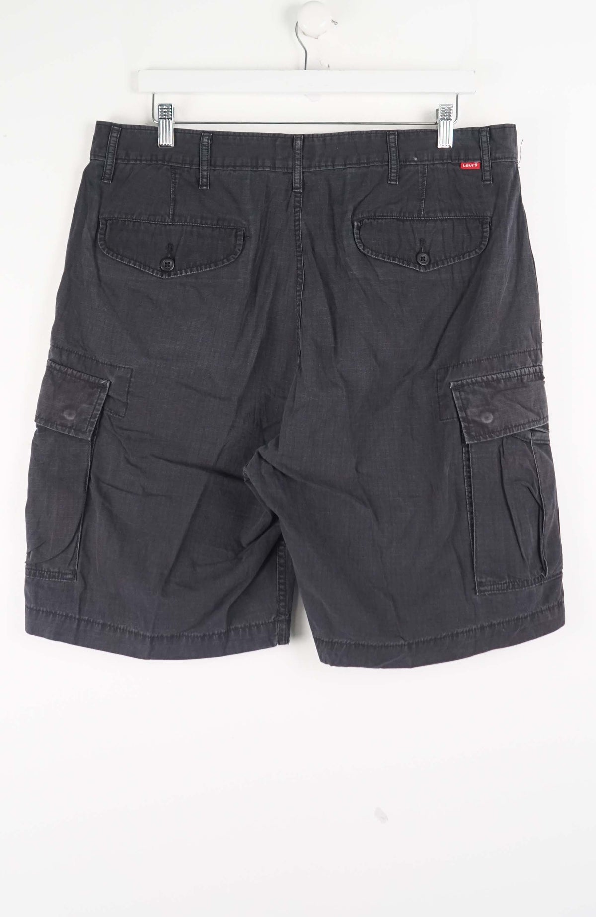 VINTAGE LEVI'S CARGO SHORTS W36