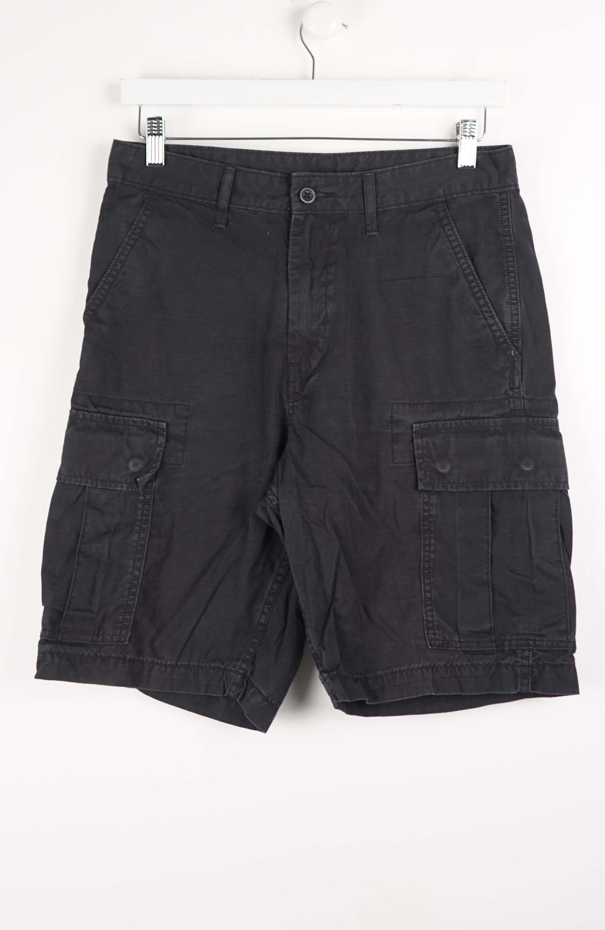 VINTAGE LEVIS CARGO SHORTS W31