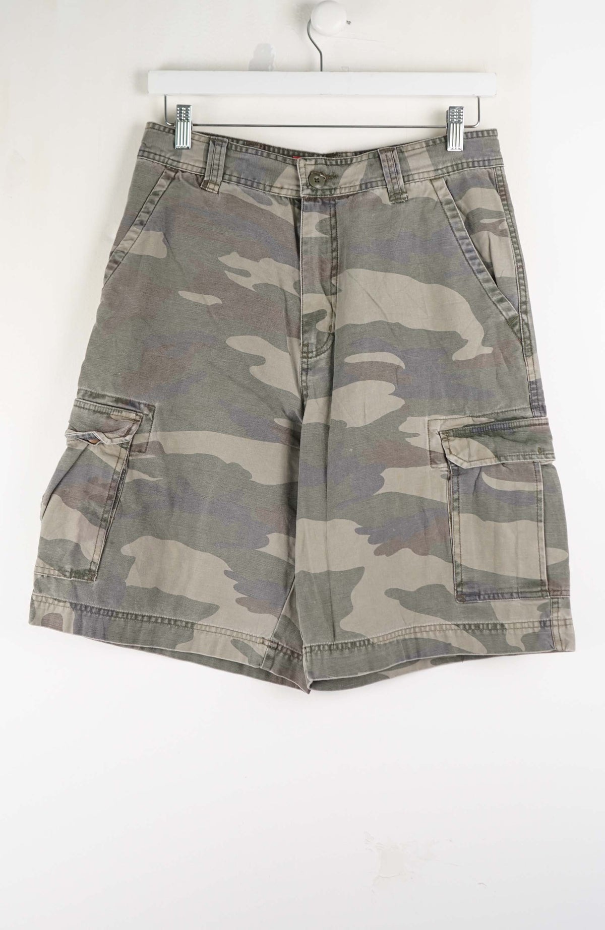VINTAGE CAMO CARGO SHORTS W30