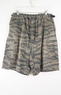 VINTAGE CAMO CARGO SHORTS W32