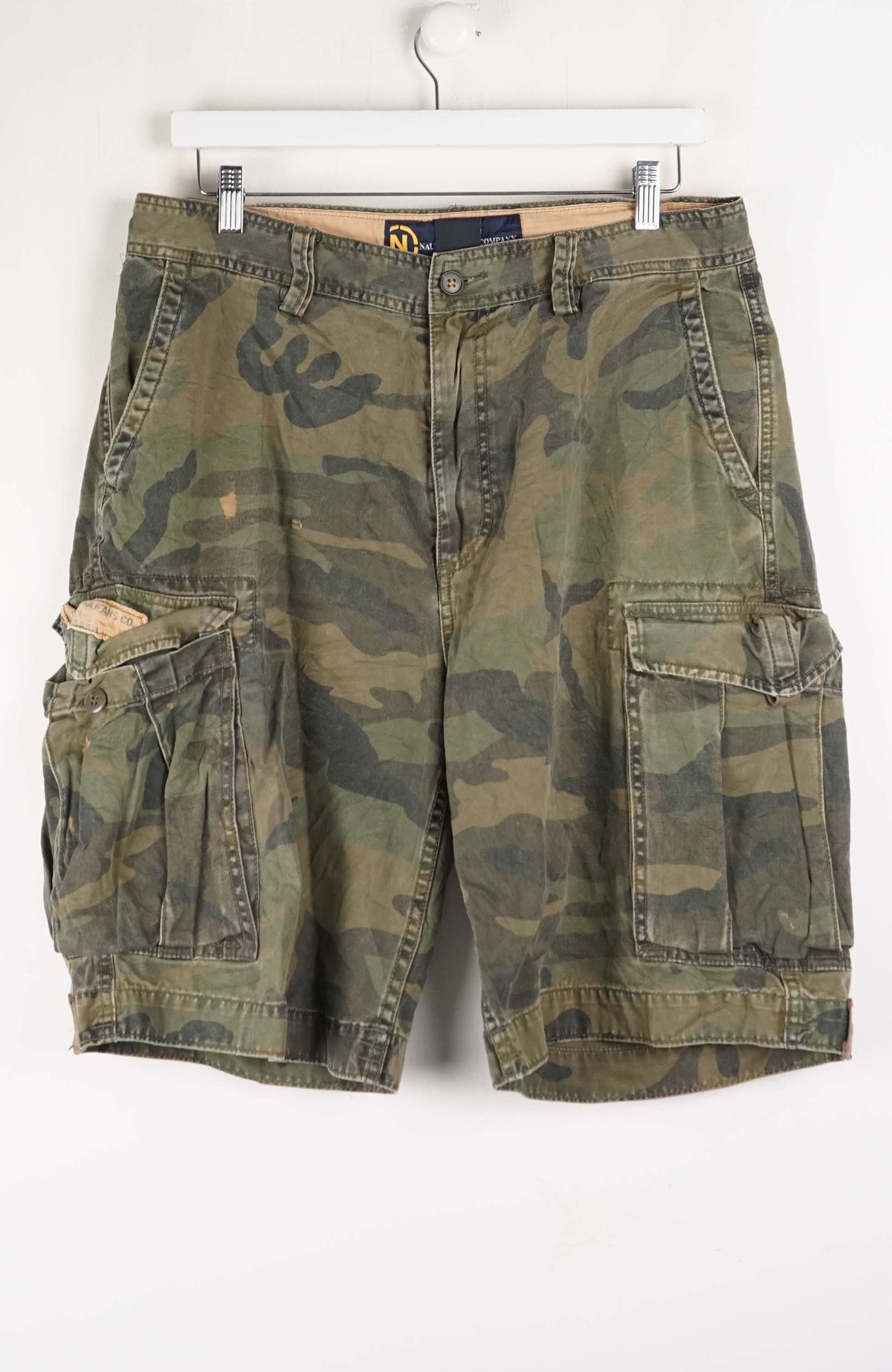 VINTAGE NAUTICA CAMO CARGO SHORTS W34