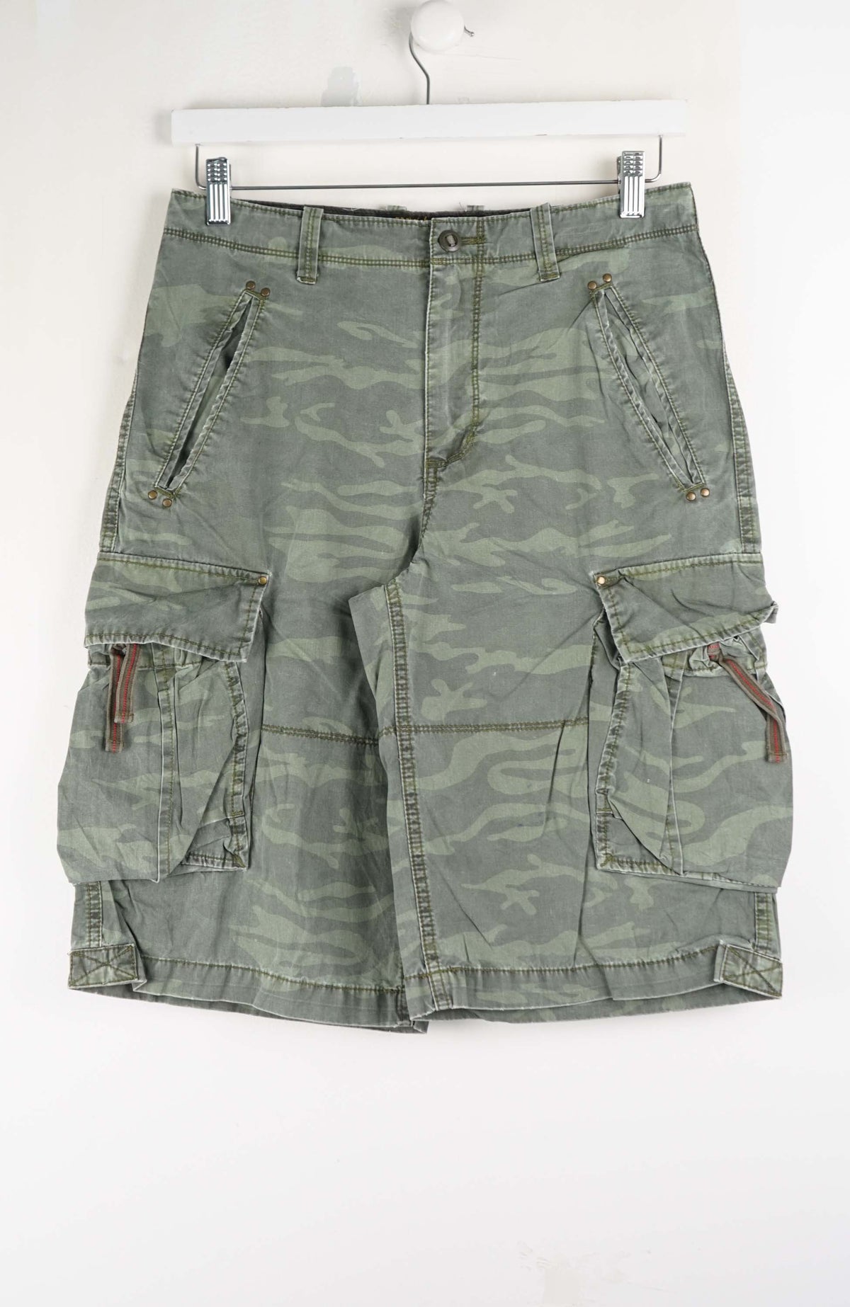 VINTAGE CAMO CARGO SHORTS W30