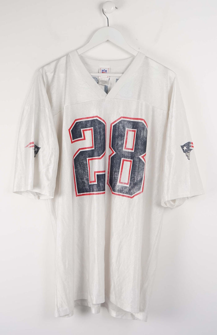 White sports jersey with number 28 on a white background