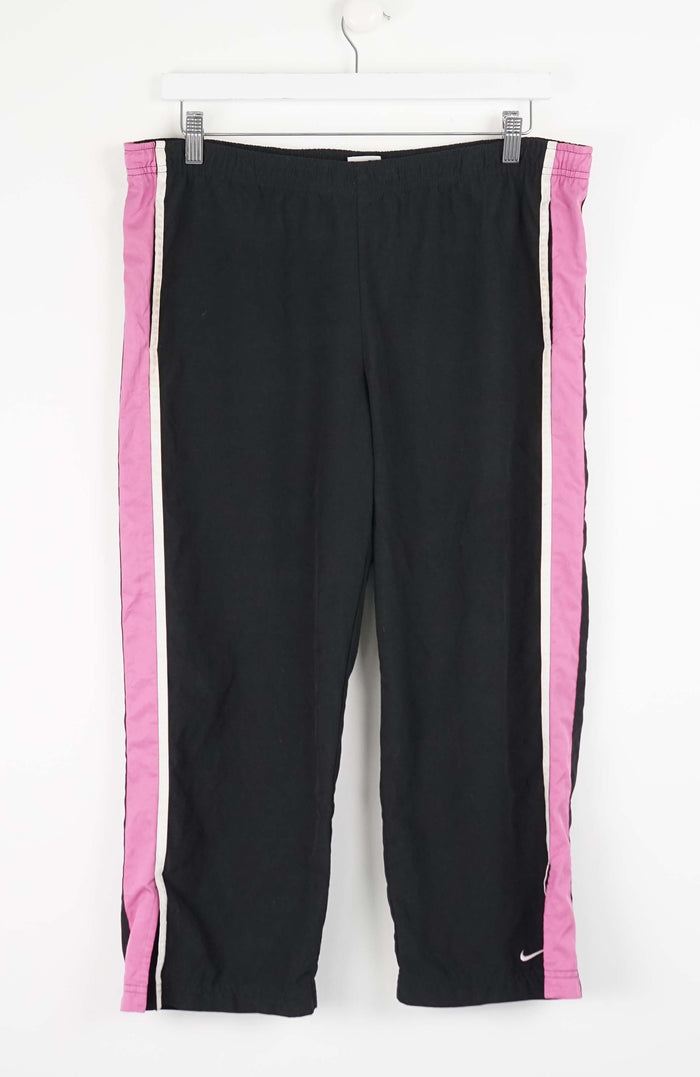 VINTAGE NIKE 3/4 TRACK PANT SHORTS (XL)